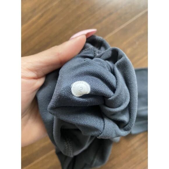 Lululemon 2 21” align crop leggings in grey - Picture 5 of 5